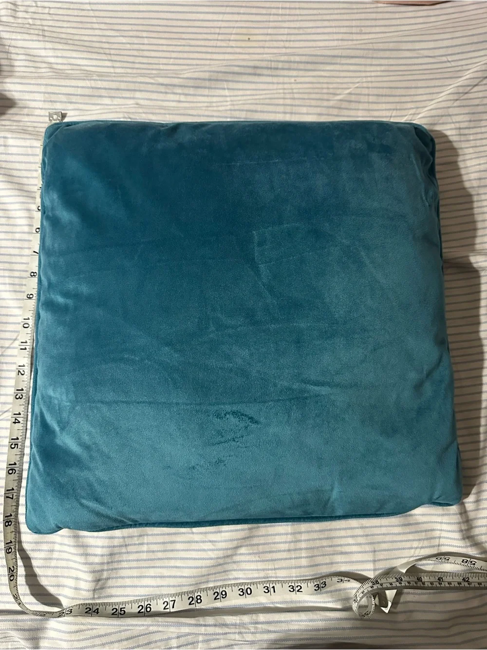 Plush Teal Velvet Accent Pillow - Luxurious Throw Cushion